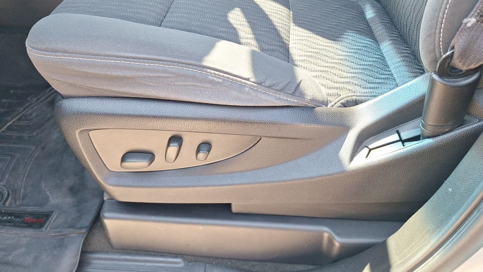 Used 2016 Silver GMC SLE image 18