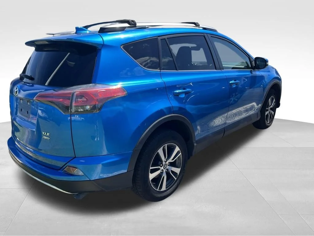Used 2018 Blue Toyota XLE image 13