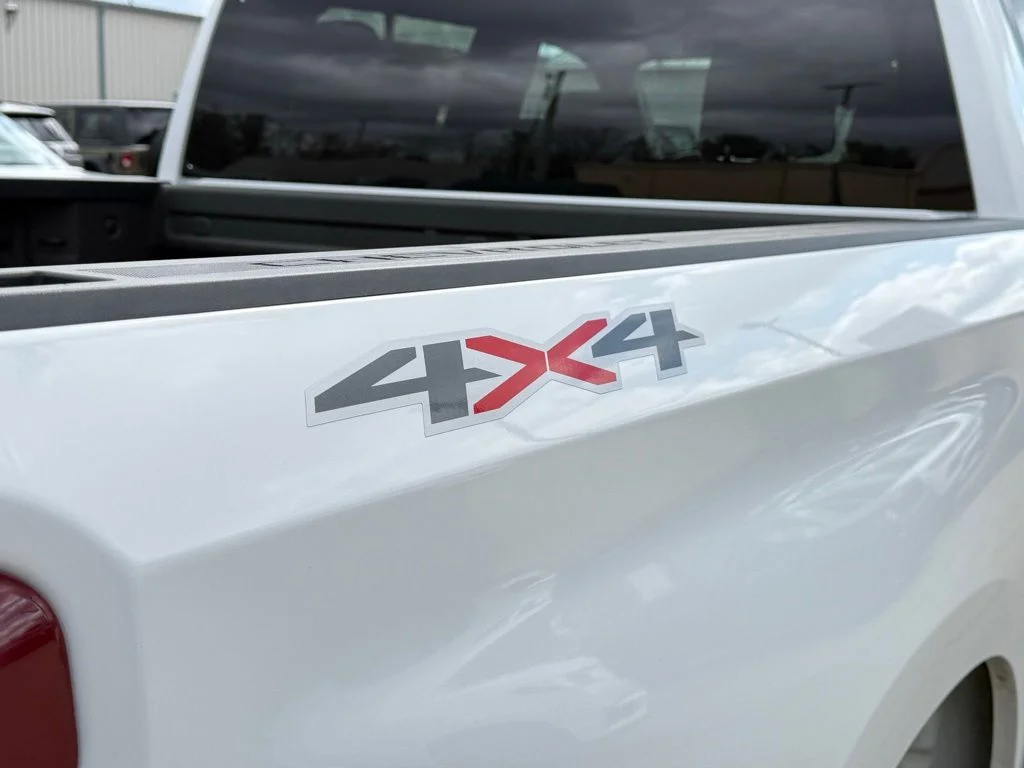 Used 2022  Chevrolet Custom image 11