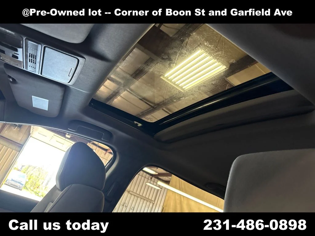 Used 2021  Honda EX image 12