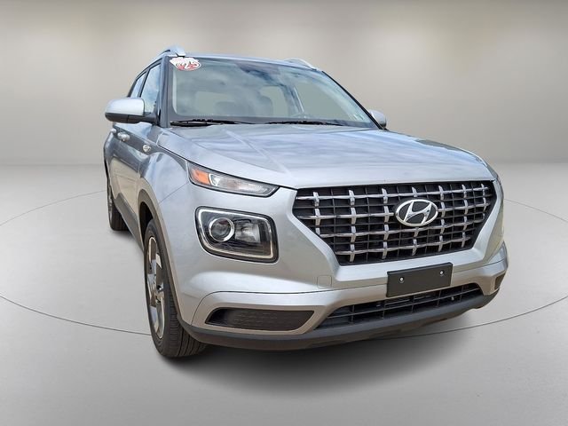 Certified Used 2025 Silver Hyundai SEL image 2