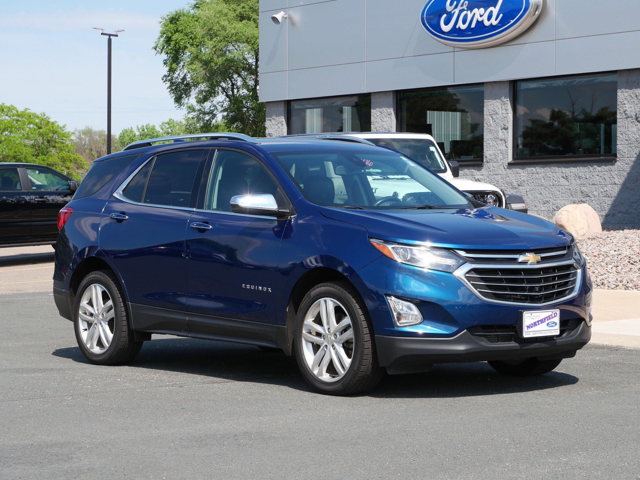 Used 2019 Chevrolet Equinox Premier with VIN 3GNAXYEX0KL226735 for sale in Northfield, Minnesota
