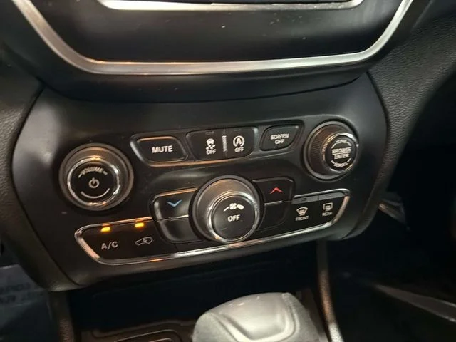 Used 2021 Blue Jeep Latitude image 23