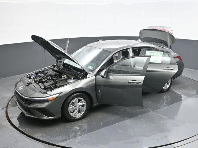New 2026 Gray Hyundai SE image 28