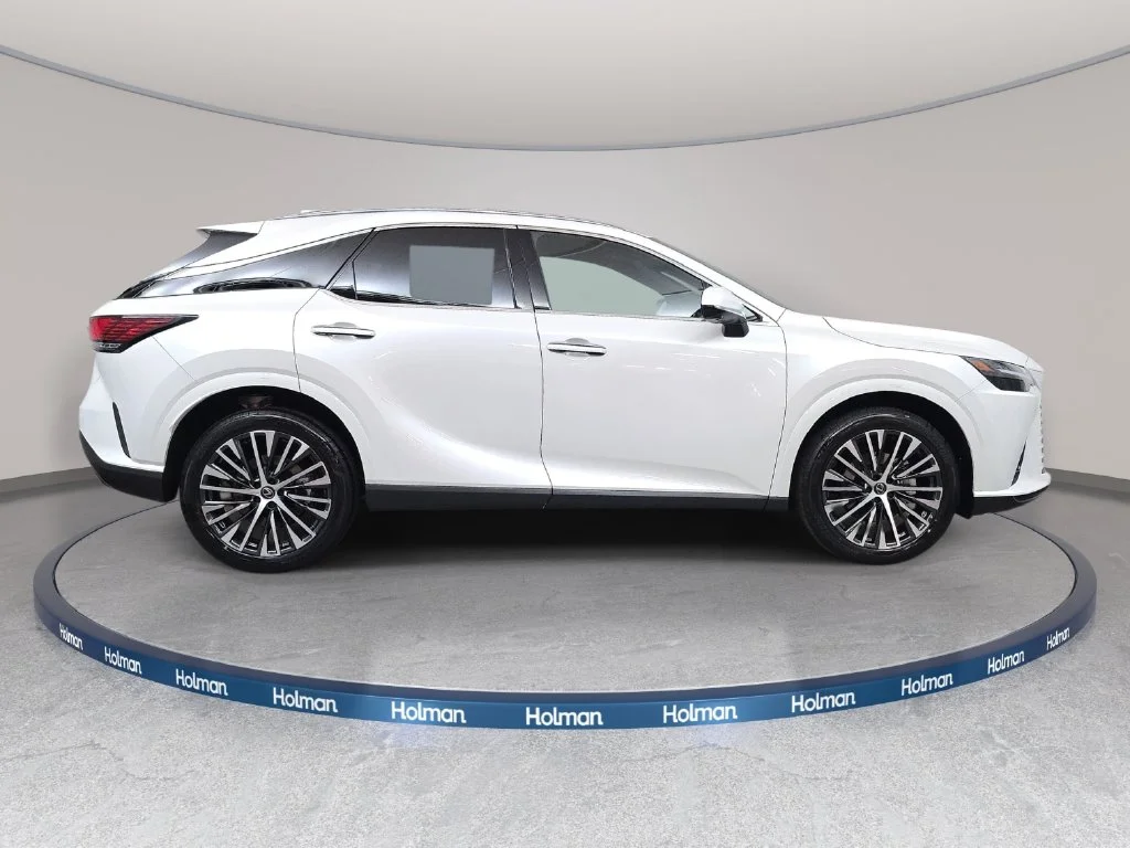 New 2026 Eminent White Pearl Lexus PREMIUM PLUS image 4