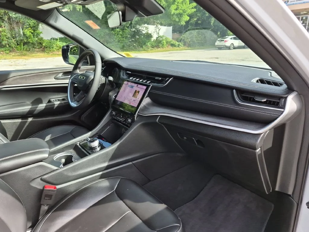 Used 2025 White Jeep Limited image 28