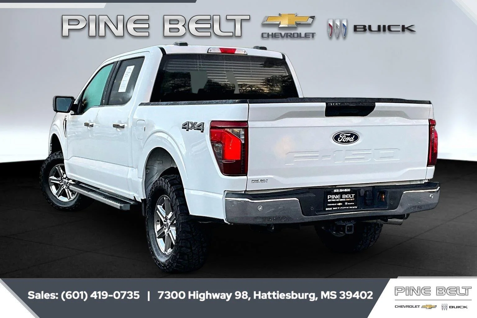 Used 2025 Oxford White Ford XLT image 2