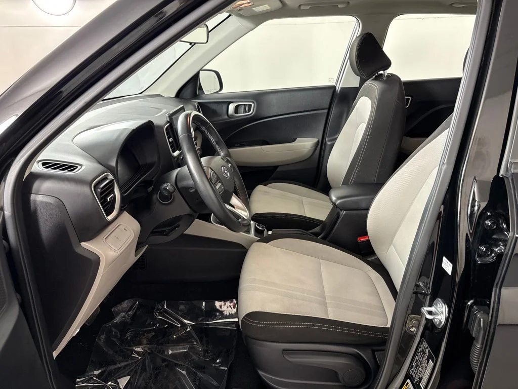 Used 2025 Black Hyundai SEL image 25