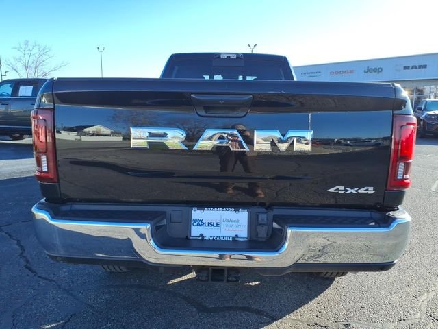 New 2026 Diamond Black Crystal Pearl-Coat Exterior Paint RAM Tradesman image 6