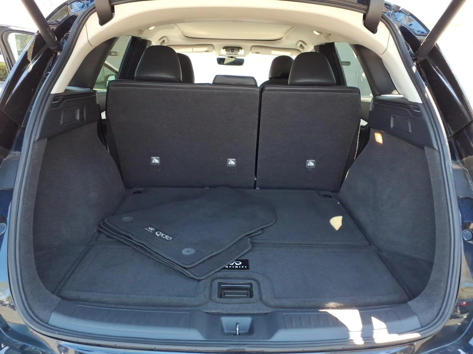 Certified Used 2023 Blue INFINITI LUXE image 25