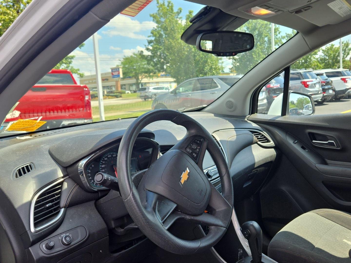Used 2018 Summit White Chevrolet LS image 3