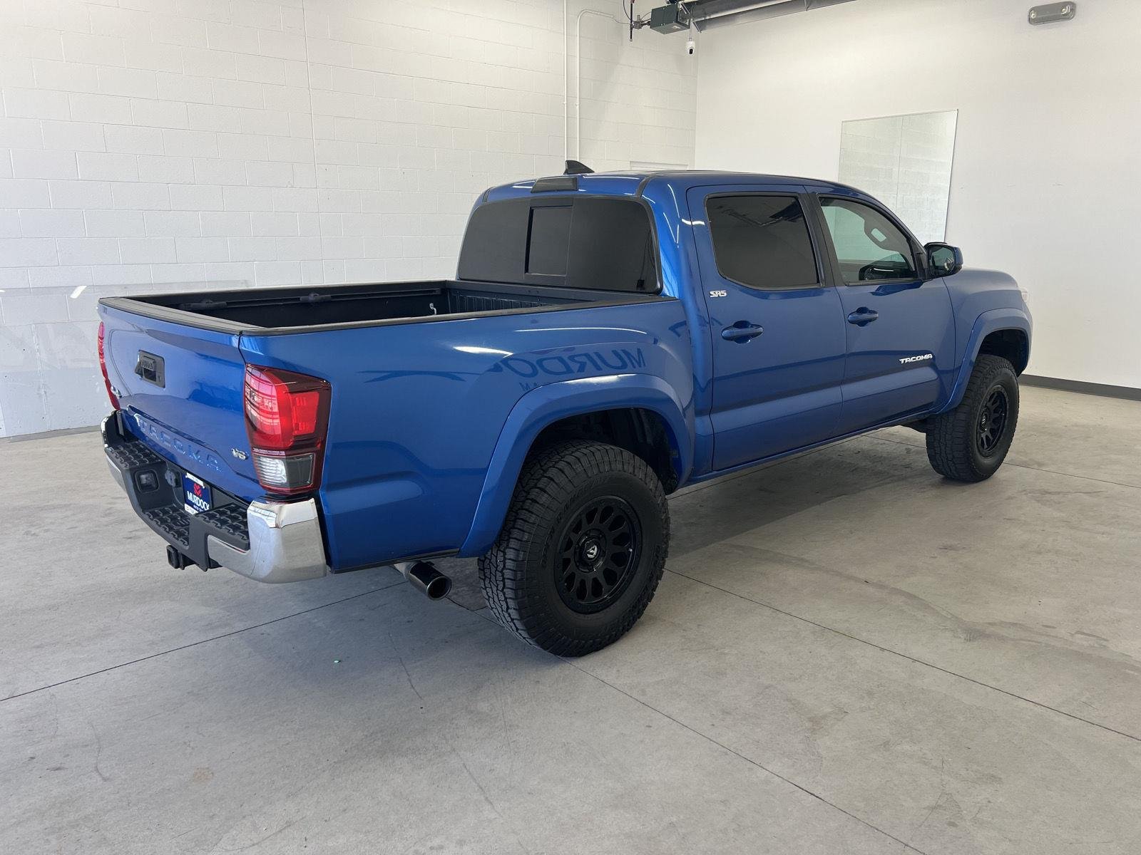 Used 2018 Blazing Blue Pearl Toyota SR5 V6 image 4