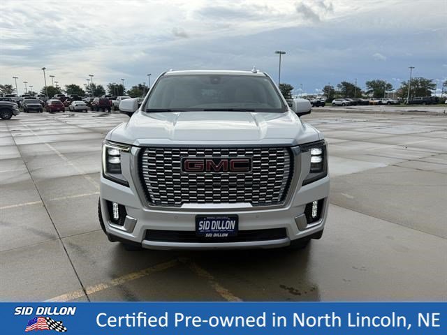 Used 2022 White Frost Tricoat GMC Denali image 4