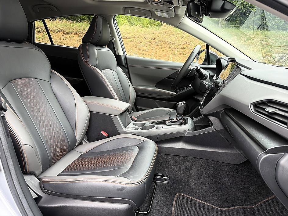 Used 2025 Ice Silver Metallic Subaru Limited image 21