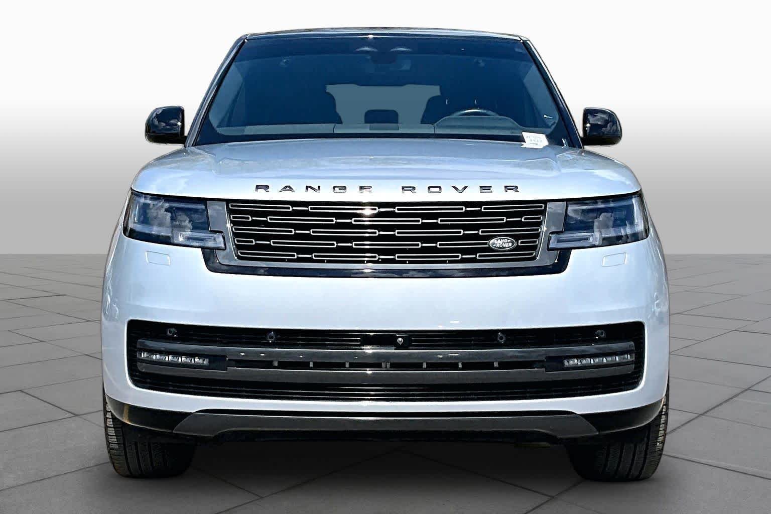Used 2025 Hakuba Silver Metallic Land Rover SE image 7