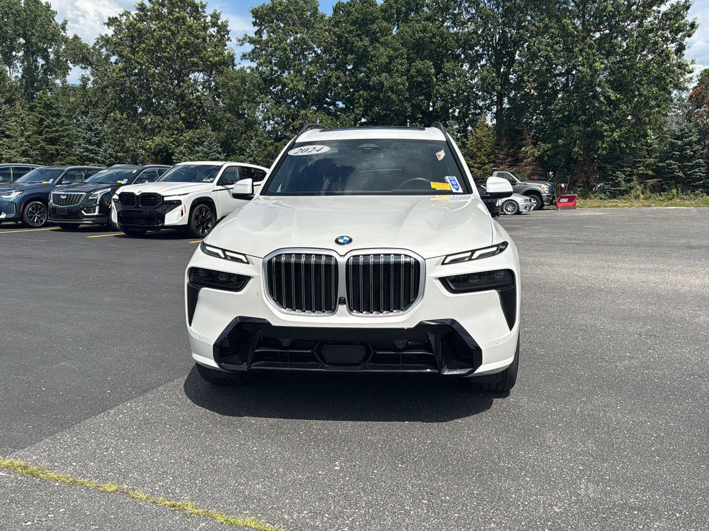 Used 2024 Mineral White Metallic BMW xDrive40i image 8