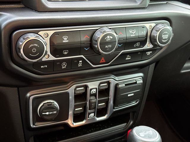 Used 2022 White Jeep Unlimited Sahara Altitude image 26