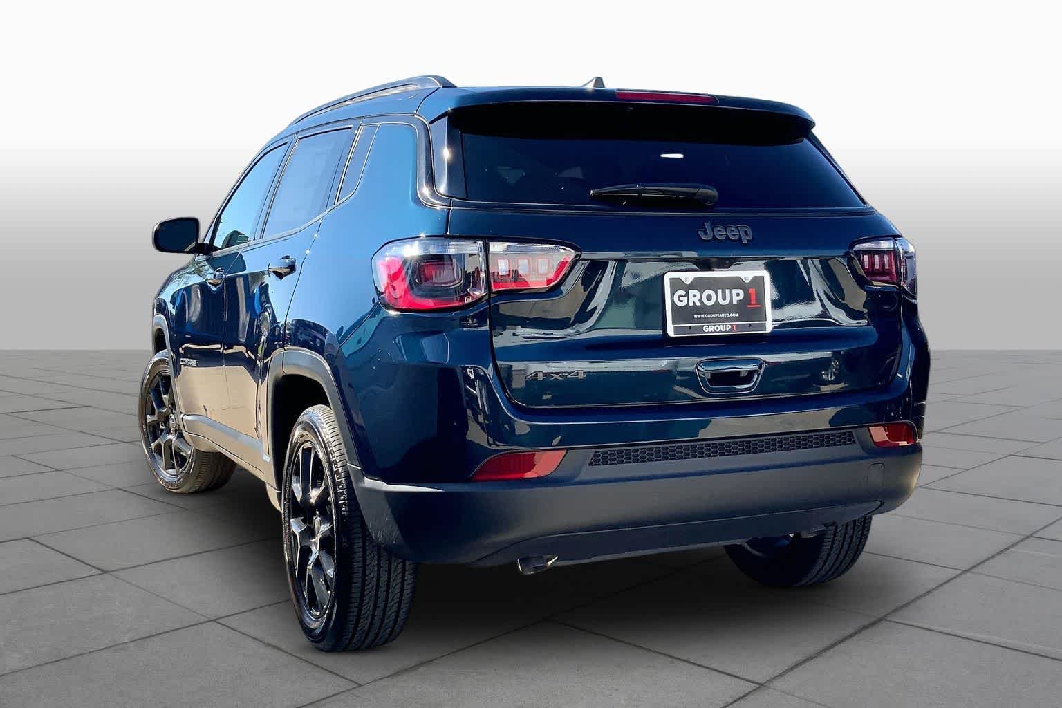 New 2026 Fathom Blue Pearl-Coat Exterior Paint Jeep Latitude image 12