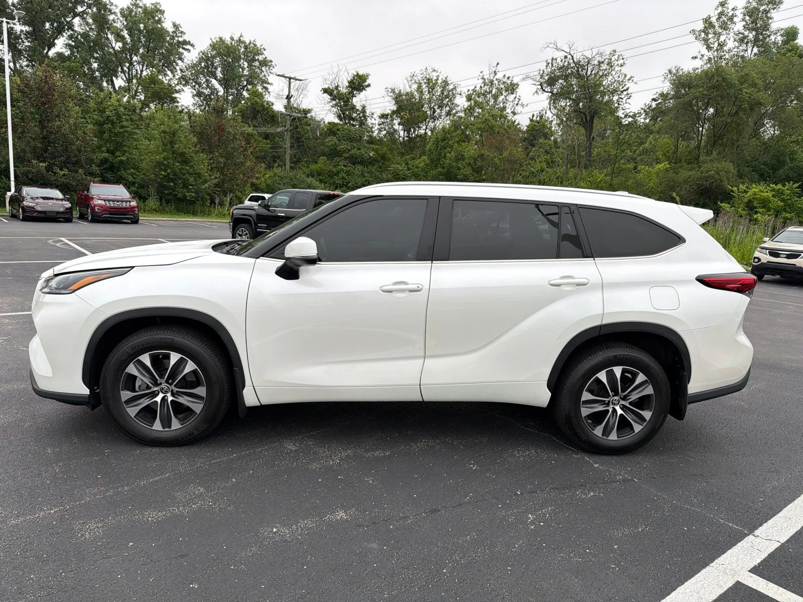 Used 2021 White Toyota XLE image 4