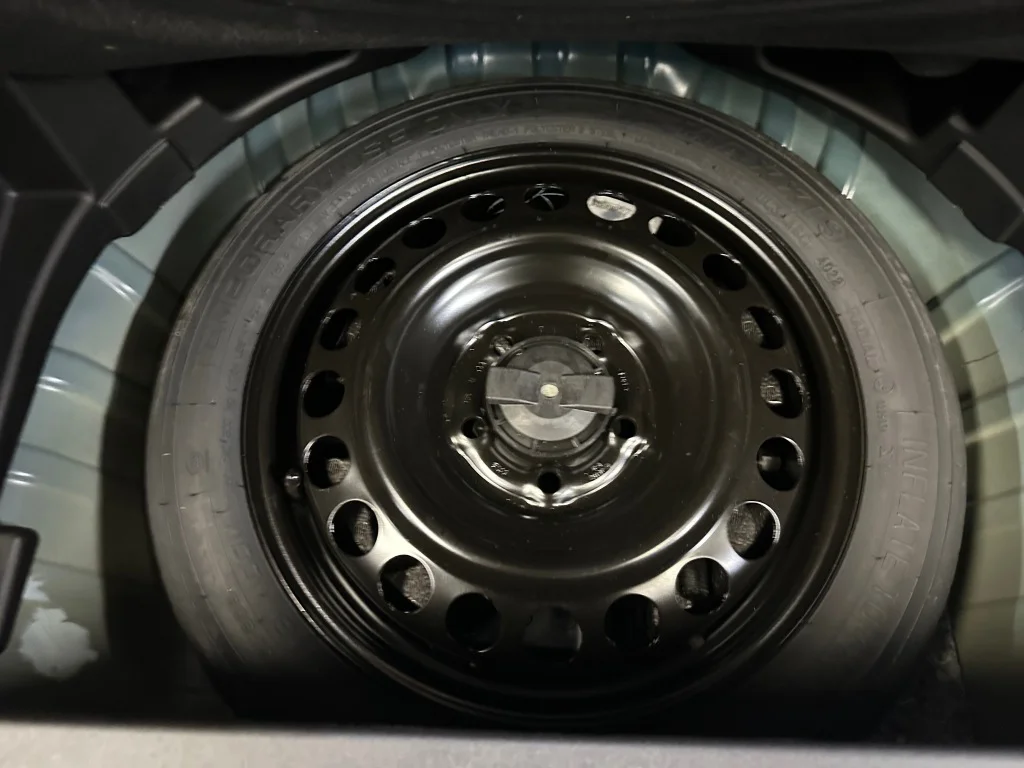 Used 2023 Marine Metallic GMC SLE image 23