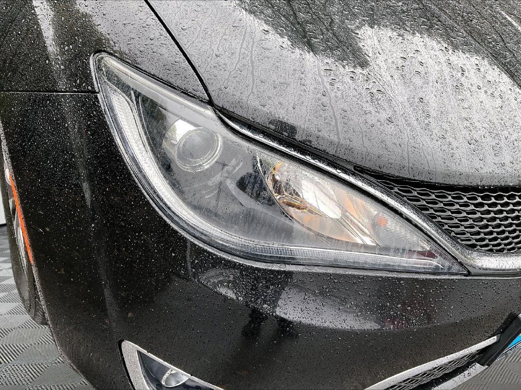 Used 2019 Black Chrysler Touring L Plus image 32
