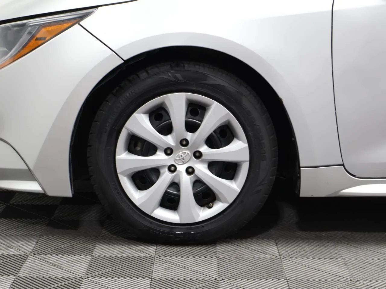 Used 2022 Classic Silver Metallic Toyota LE image 6