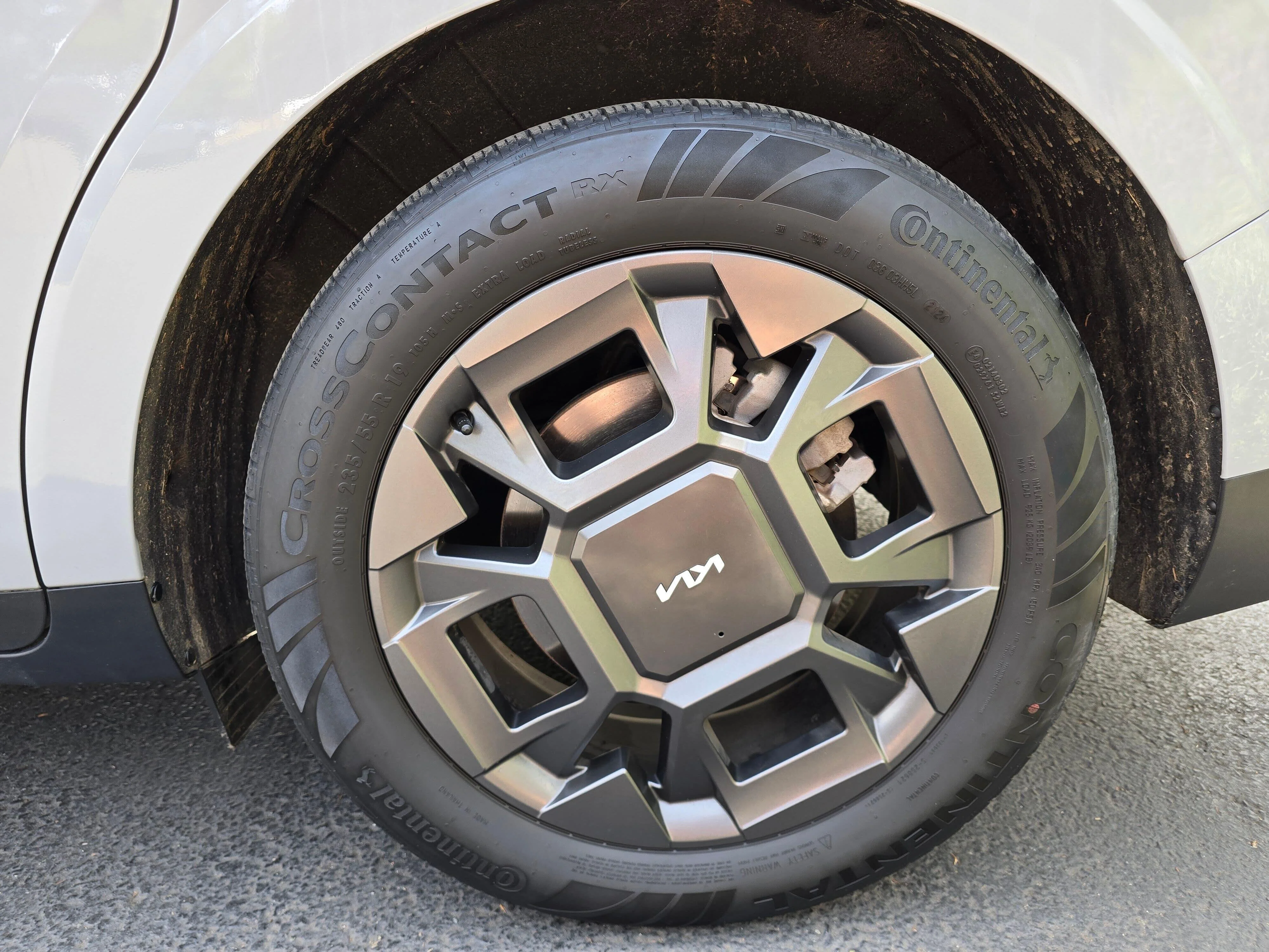 Used 2025 Ceramic White Kia SX image 5