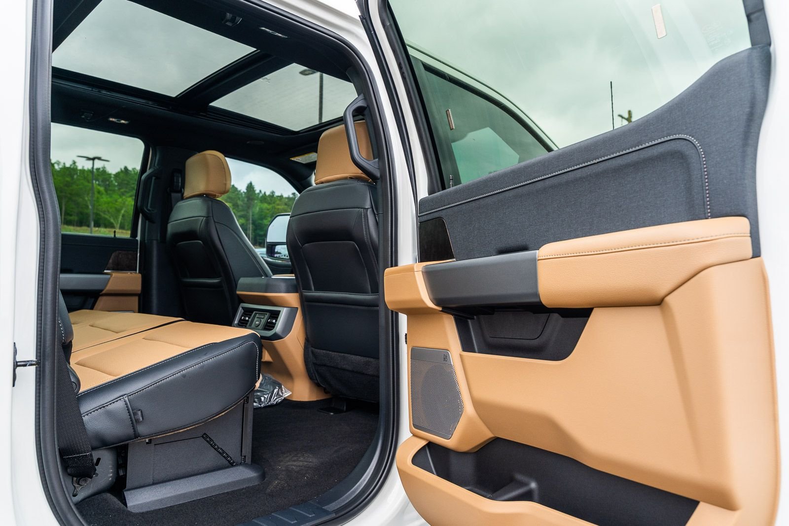 New 2026 Star White Metallic Tri-Coat Ford F-250® Lariat® image 14
