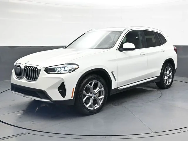 Used 2024  BMW xDrive30i image 10
