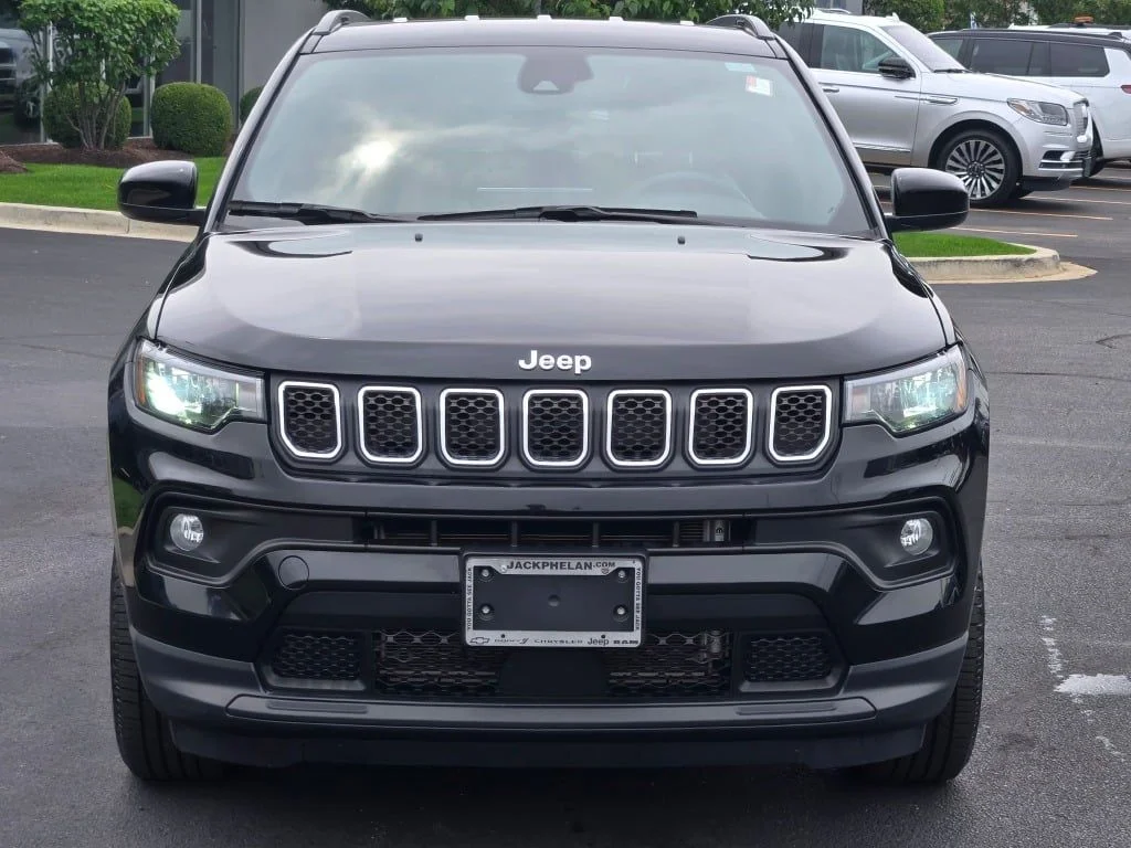 Used 2023 Black Jeep Latitude image 3