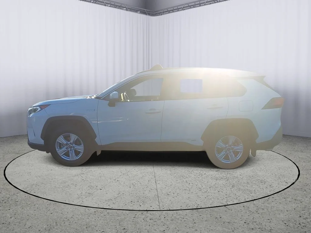 Used 2021 White Toyota XLE image 6