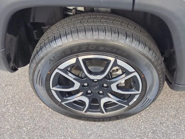 Used 2024 White Jeep Trailhawk image 15