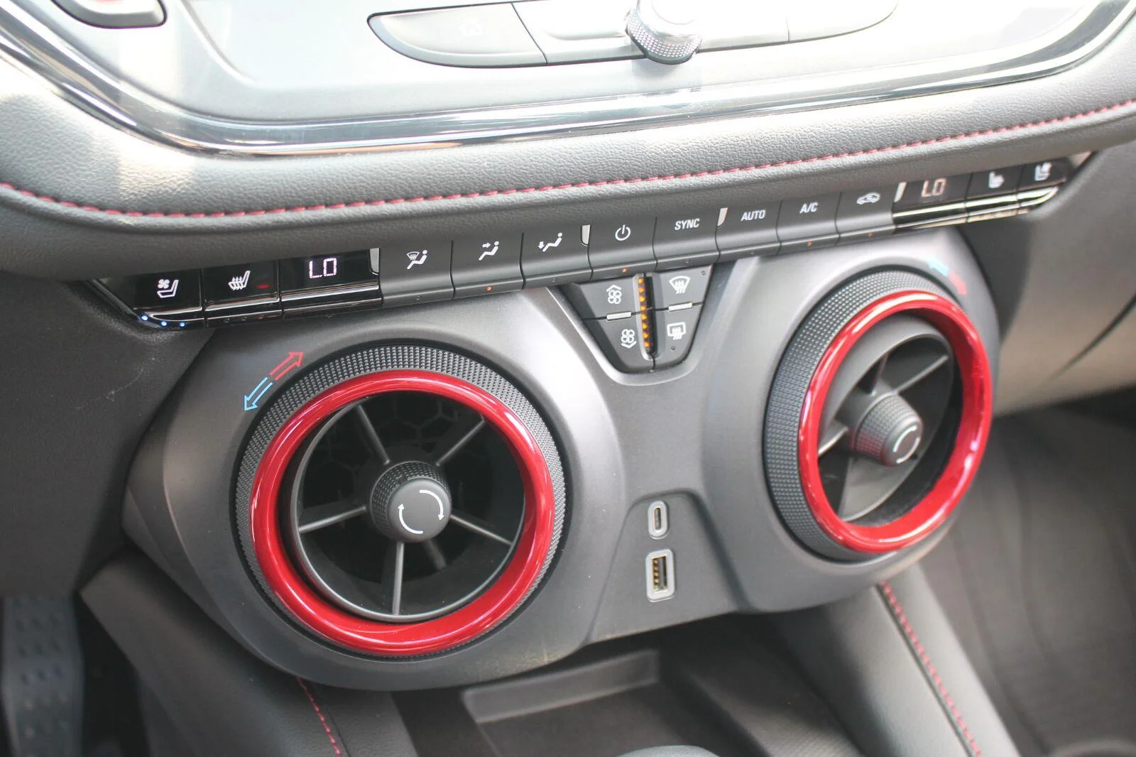 Used 2025 Iridescent Pearl Tricoat Chevrolet RS image 26