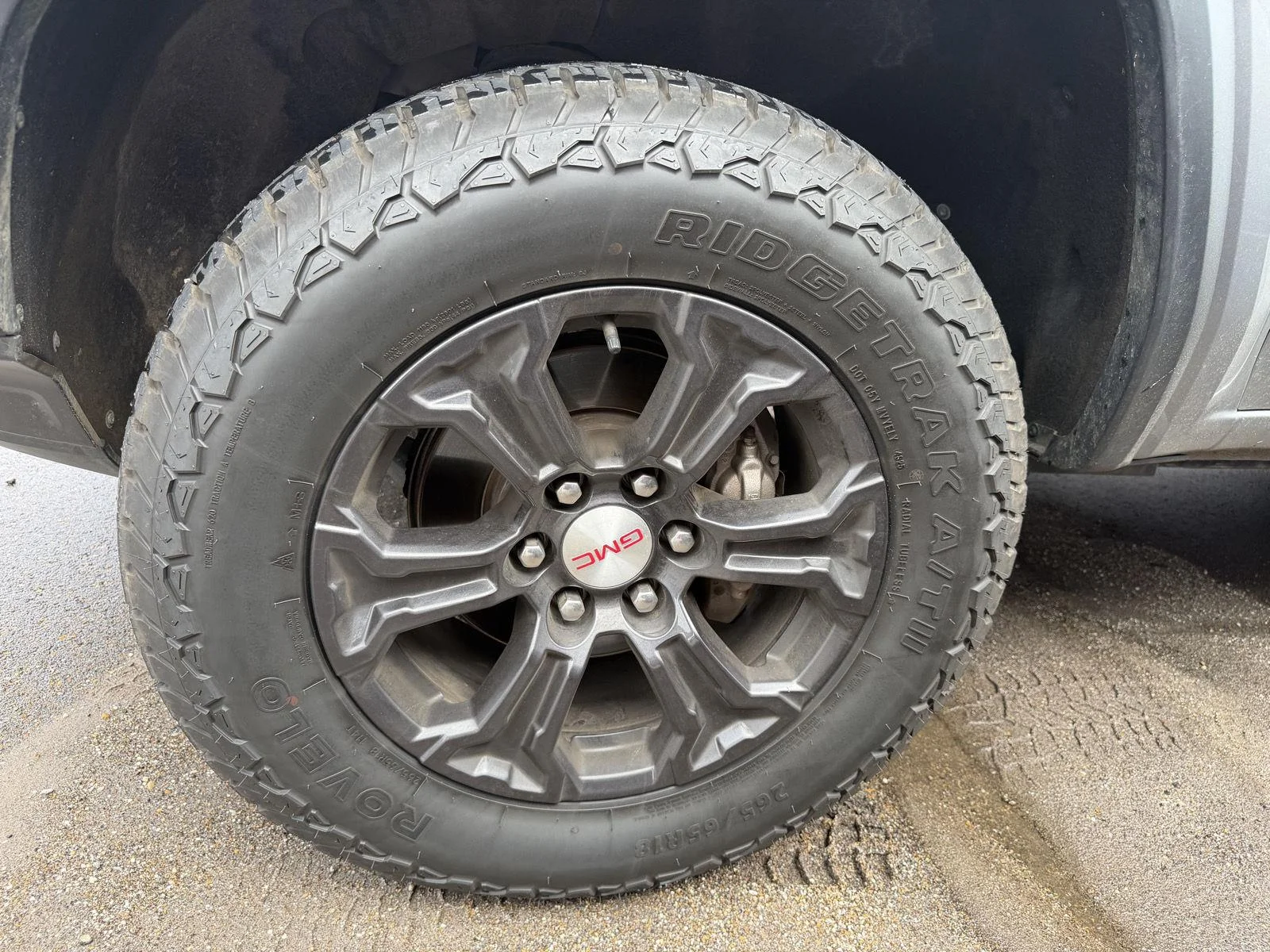 Used 2024 Summit White GMC 2WD Elevation image 23