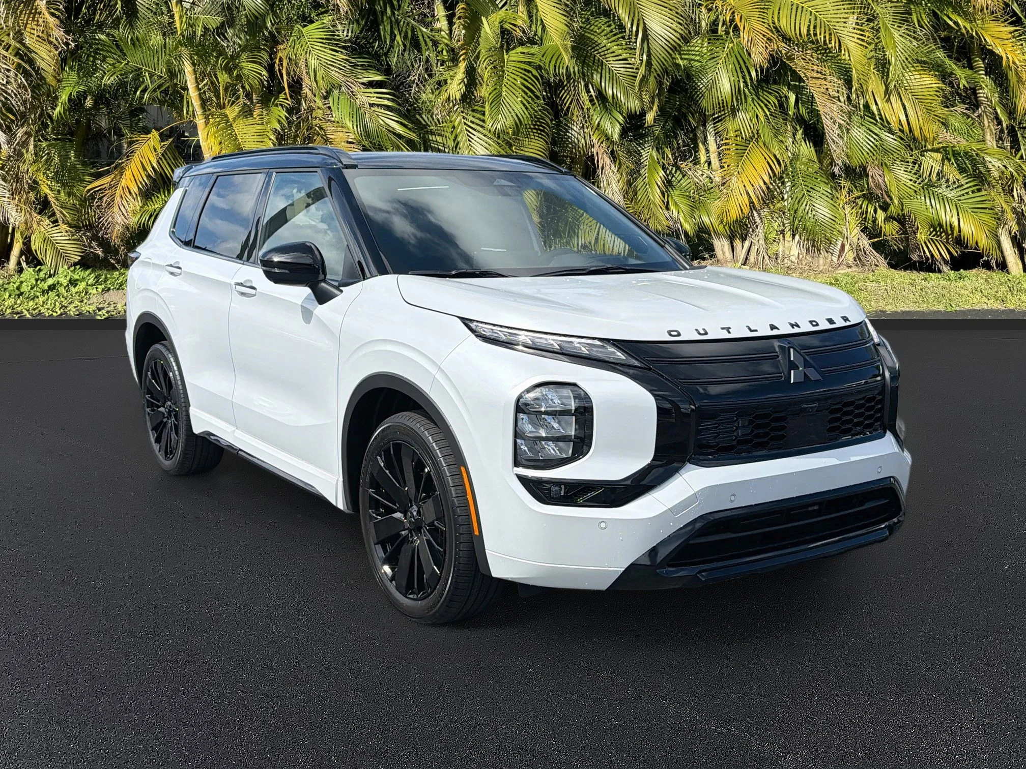 New 2026 White Diamond/Black Roof Mitsubishi BLACK EDITION 2WD image 2