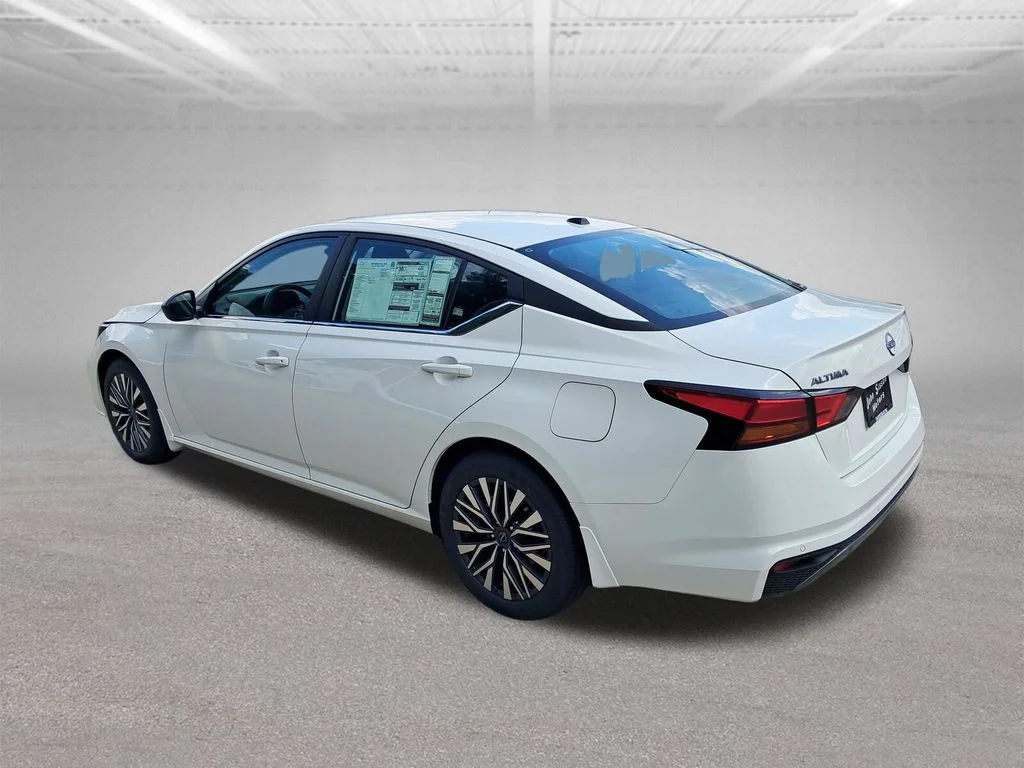 New 2026 White Nissan 2.5 SV image 3