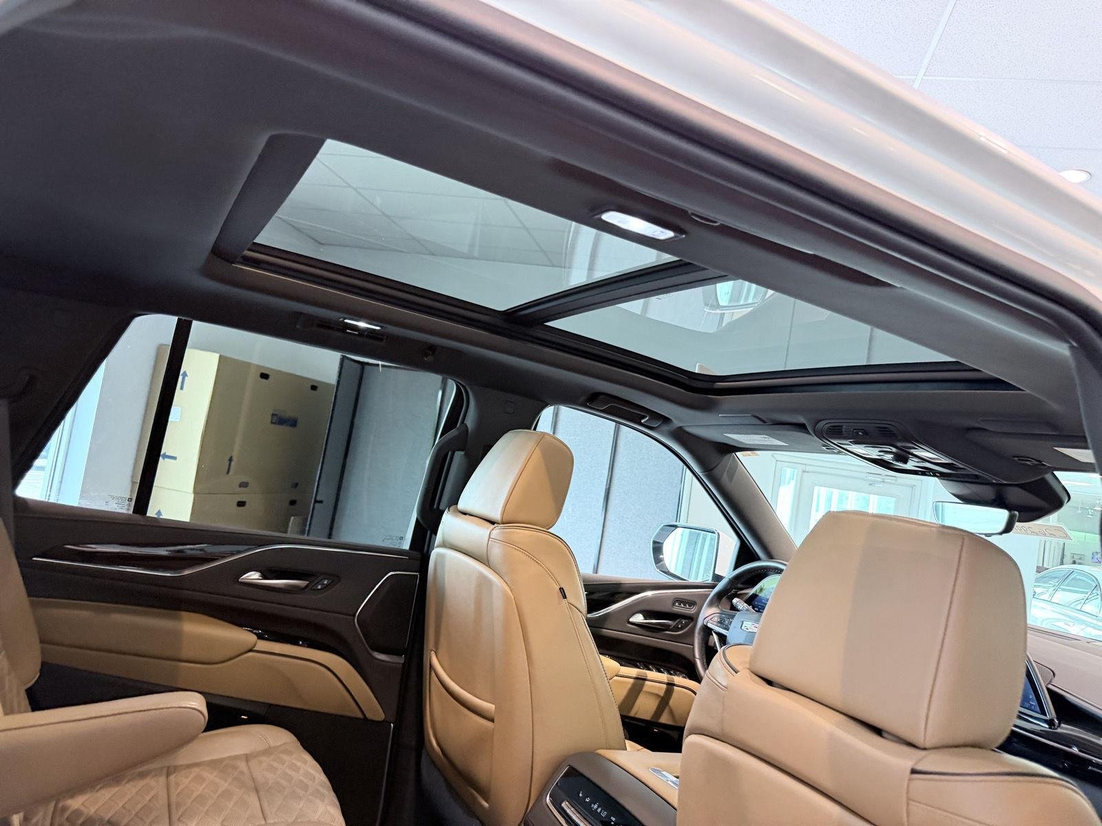 Used 2021 Crystal White Tricoat Cadillac Premium Luxury image 31