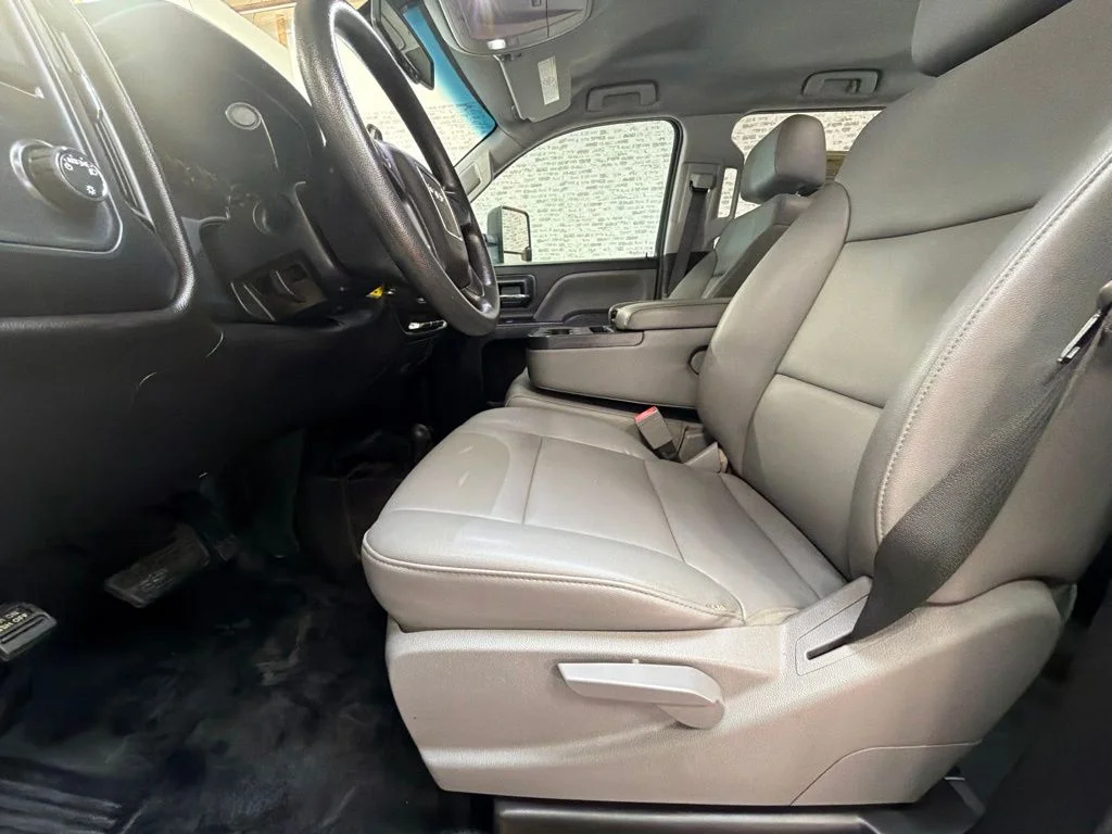 Used 2018 Summit White GMC Base image 22