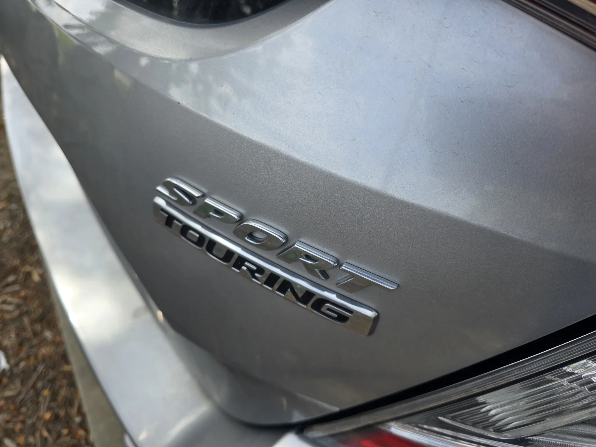 Used 2018 Lunar Silver Metallic Honda Sport Touring image 11