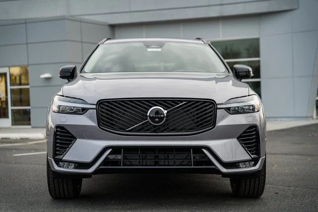 New 2026 Aurora Silver Volvo Plus image 2