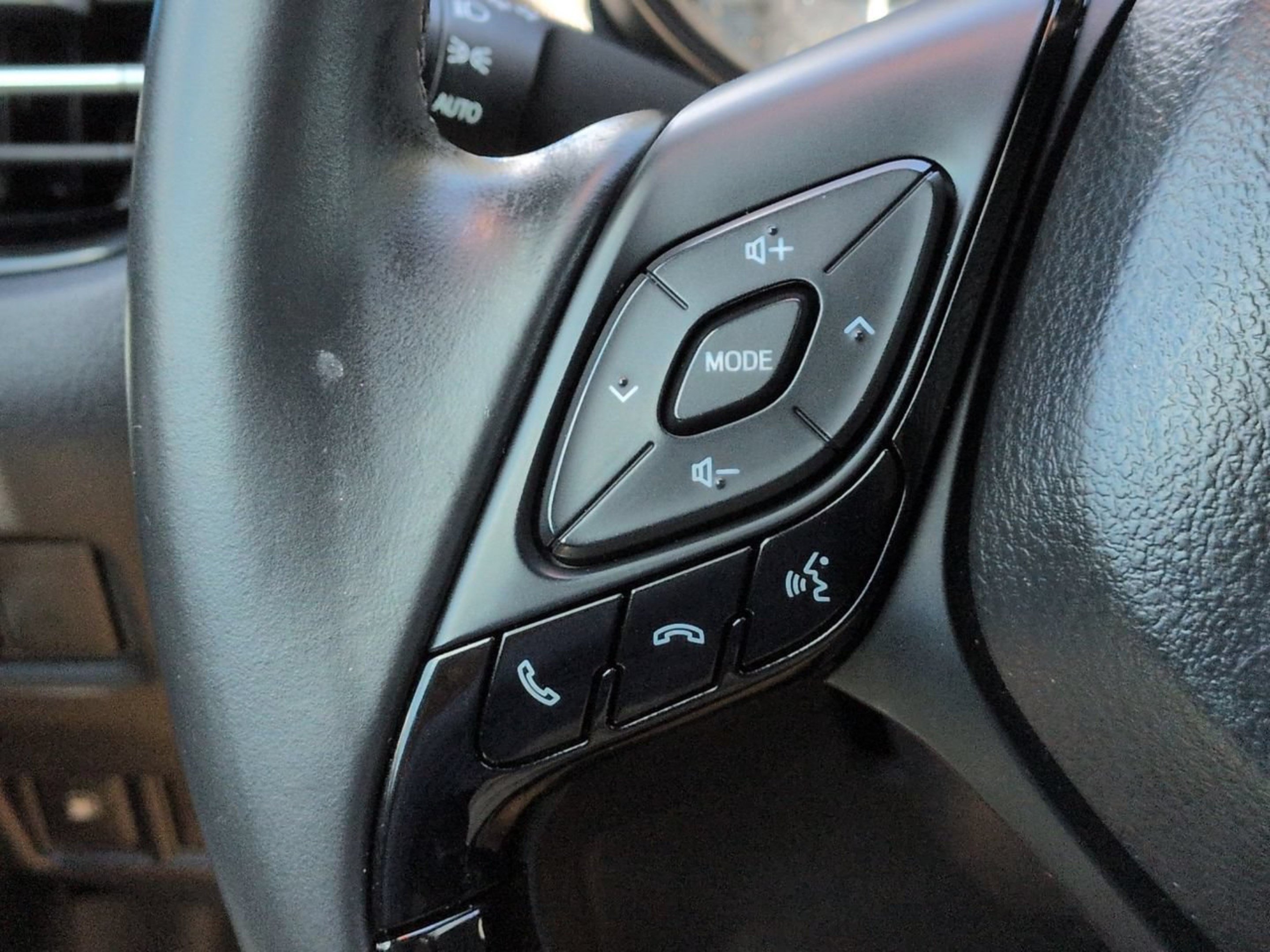 Used 2019 Magnetic Gray Metallic Toyota XLE image 26