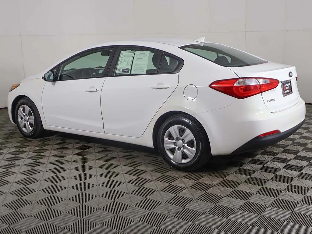 Used 2016 White Kia LX image 7