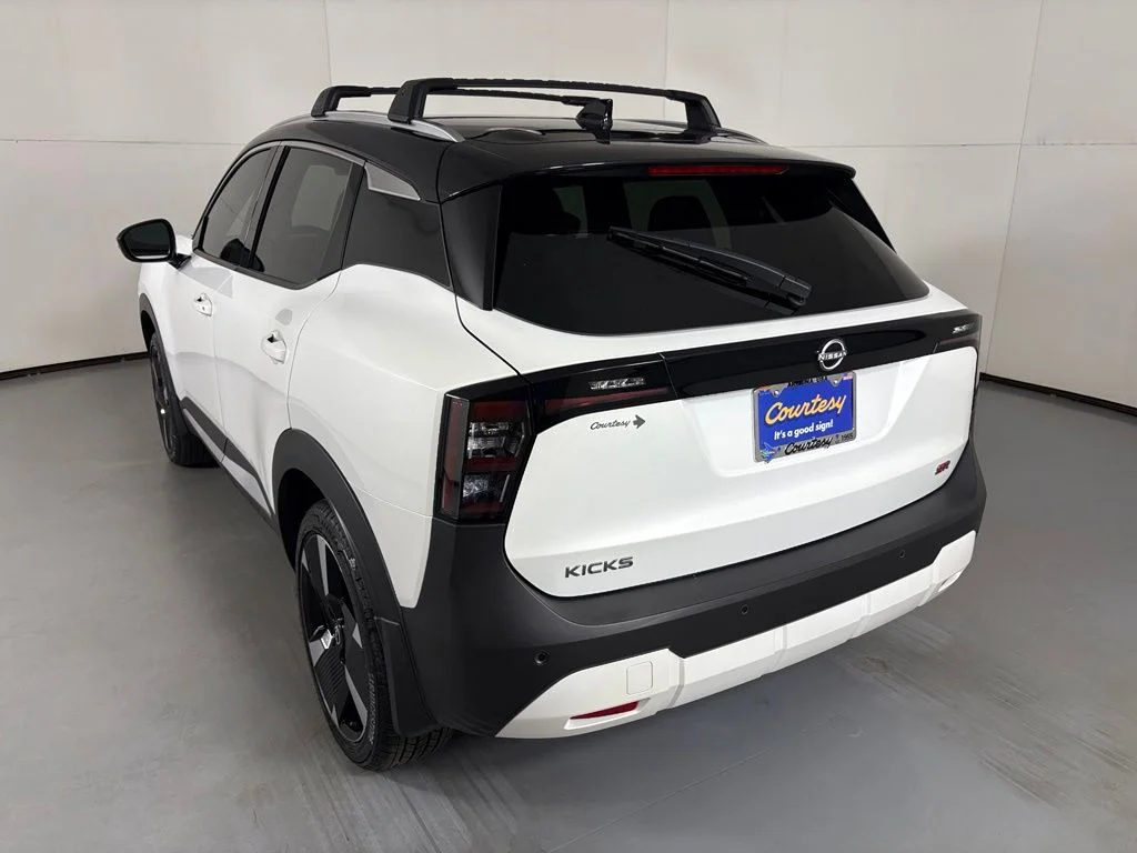 New 2026 Aspen White TriCoat / Super Black Two-tone Nissan SR image 6