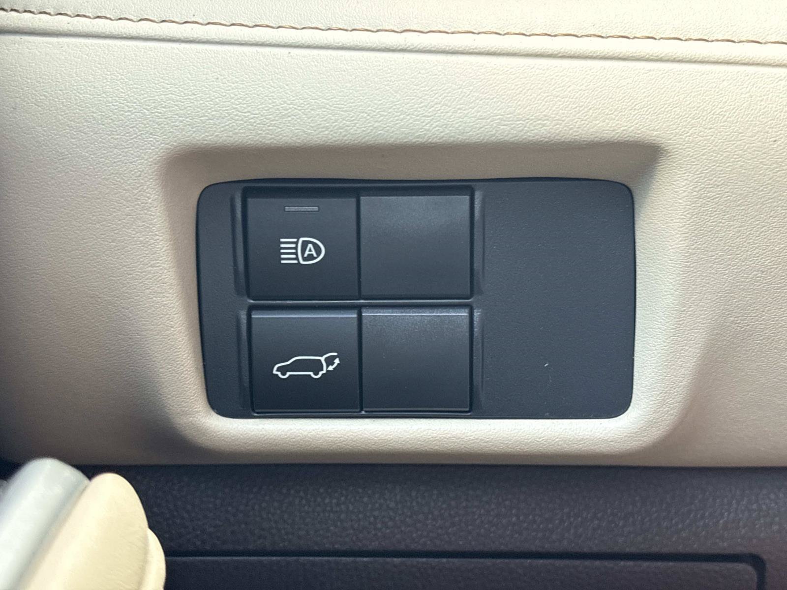 Used 2021 Black Toyota XLE image 19