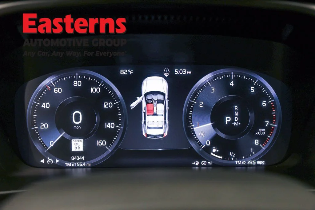Used 2022 Black Volvo Momentum image 17