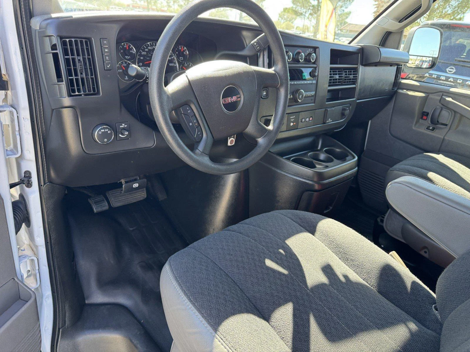 Used 2025 Summit White GMC Work Van image 16