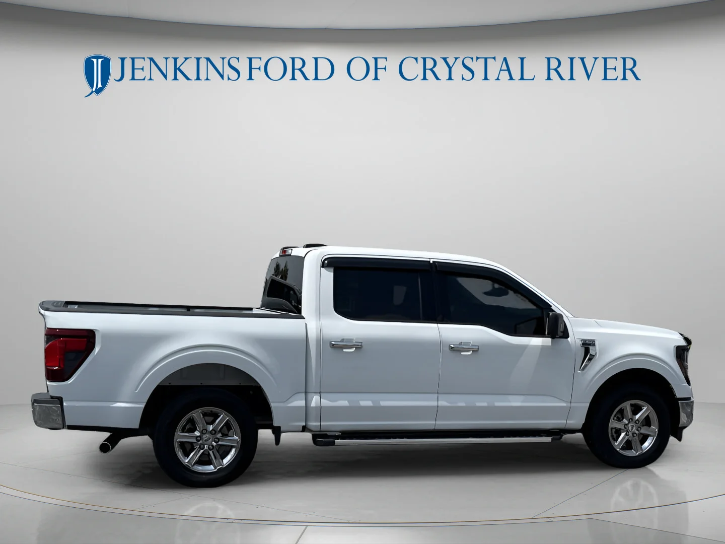 Used 2024 Oxford White Ford XLT image 3