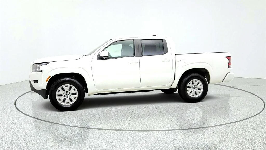 Used 2022 Glacier White Nissan Crew Cab 4x2 SV Automatic image 8