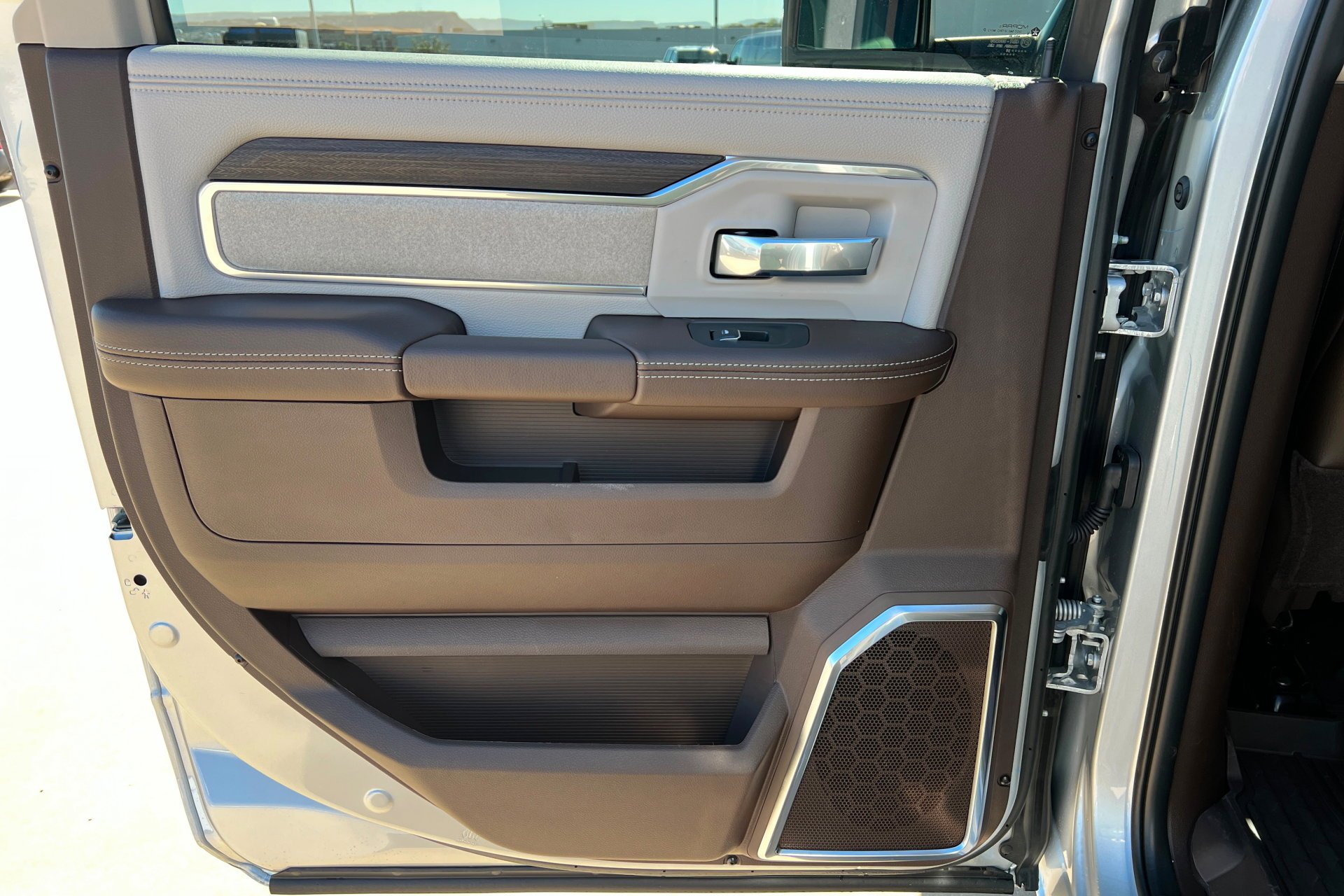 New 2026 Silver-Zynith Exterior Paint RAM Laramie image 19