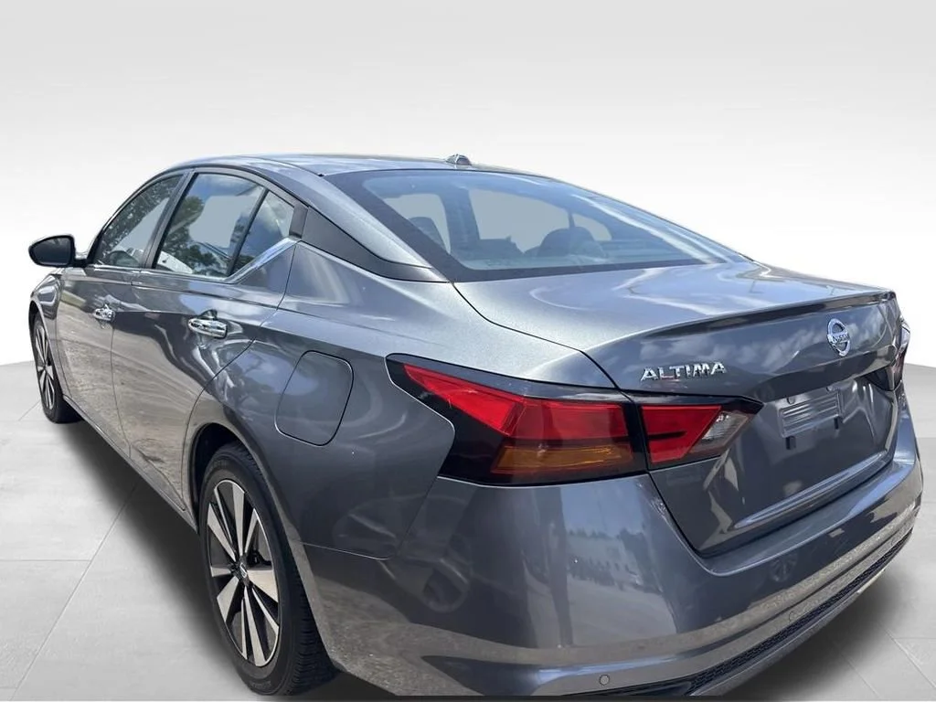 Used 2022 Gray Nissan 2.5 SV image 16